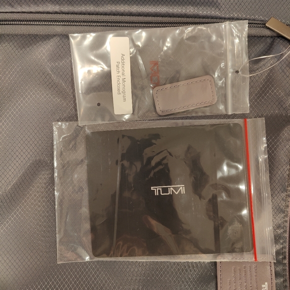 [NWT] Tumi 19 Degree Continental Expandable Carry-On Polycarbonate ($795 Retail) - Picture 16 of 16